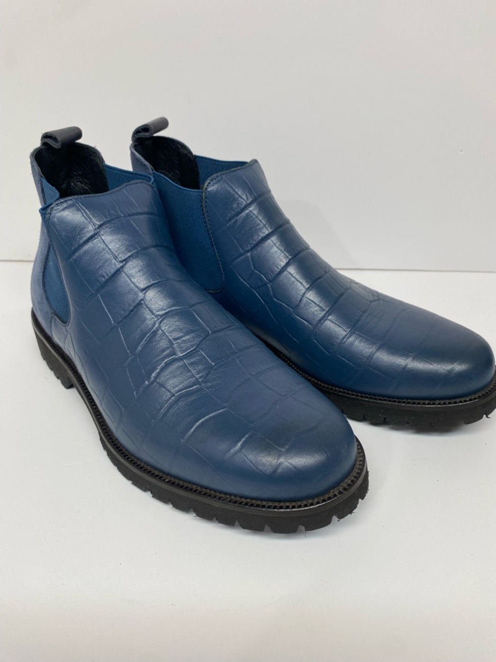 Museo Made in Italy Blue Crocodile Embossed Chelsea Boots - Lug Sole - Size 6
